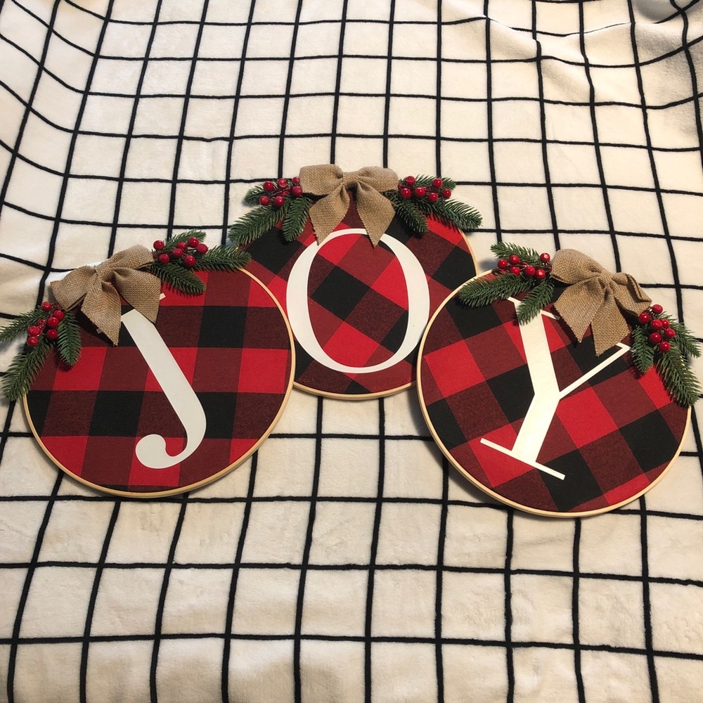 “Joy” Holiday Sign Decor